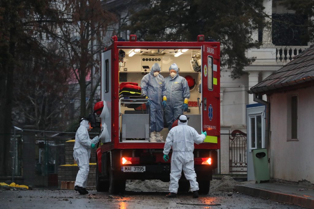 Trei tineri confirmaţi cu COVID, nevaccinaţi, au murit