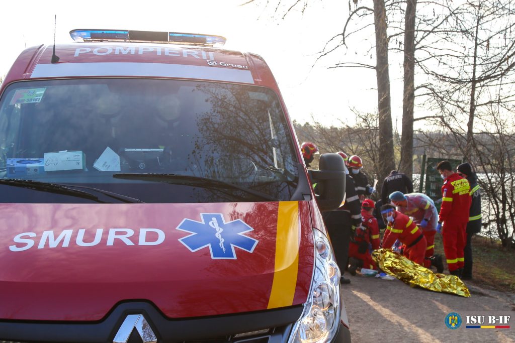 ambulanta smurd la un accident