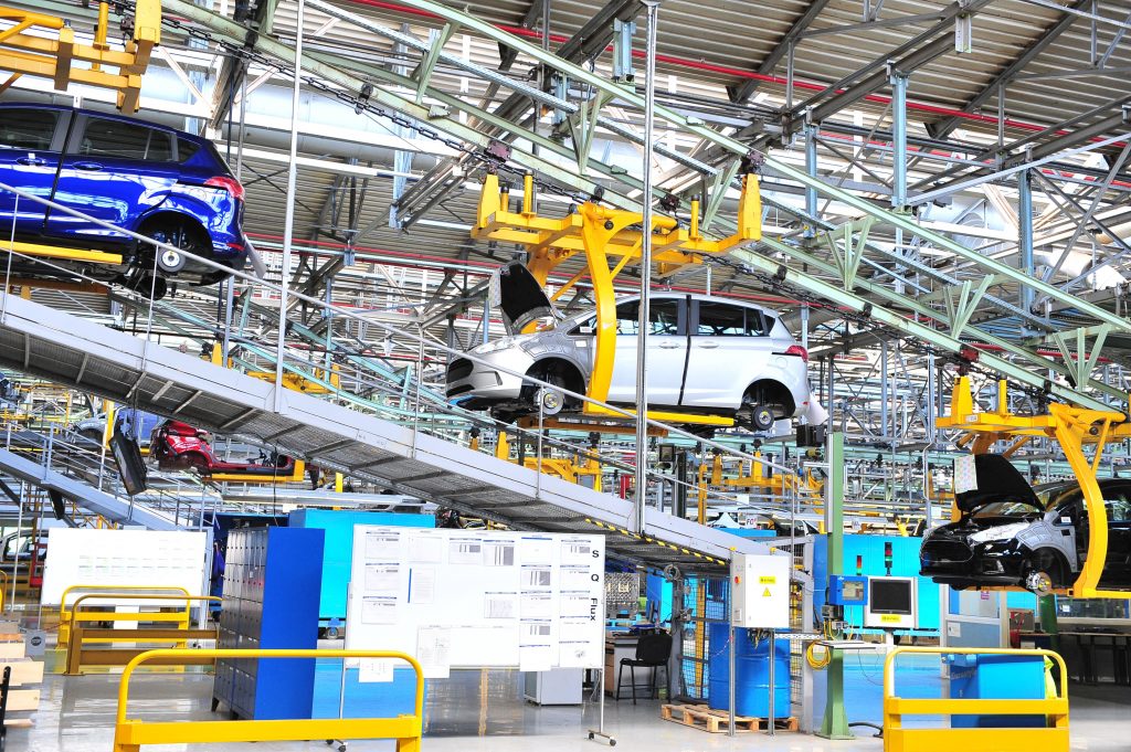 Uzinele auto de la Craiova și Mioveni ajustează producția auto în funcție de livrările microcipurilor.