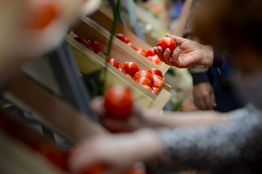 Legumele, mai scumpe decât carnea