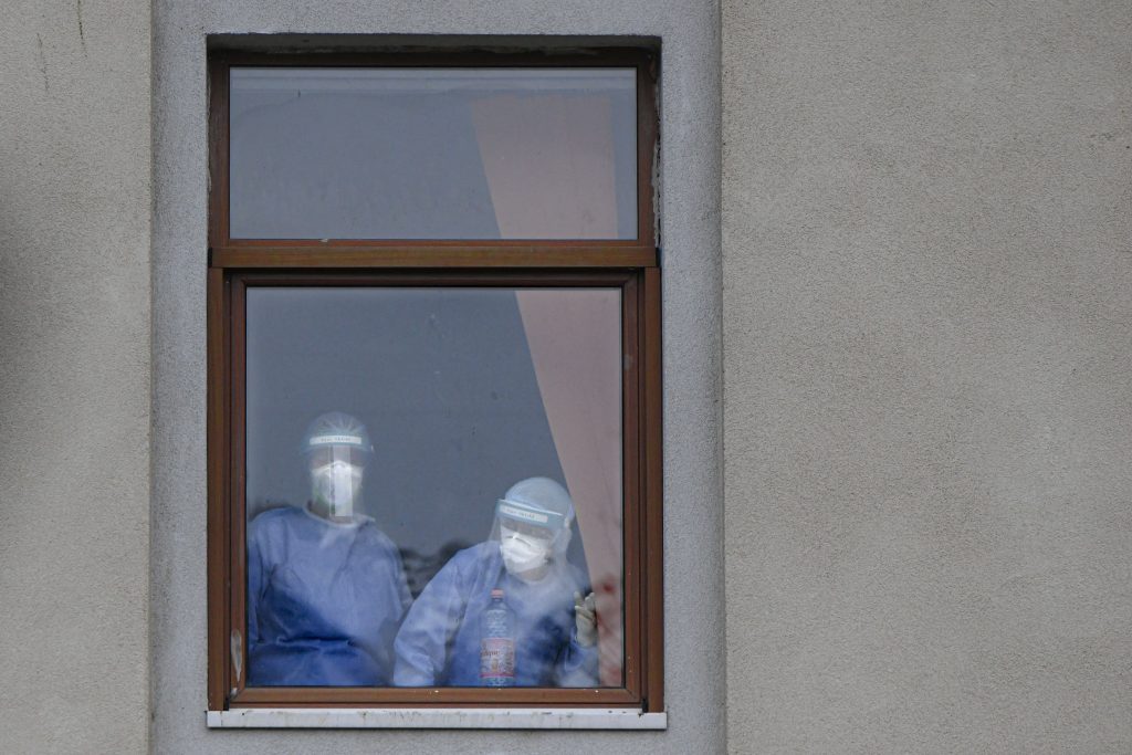 Comentariu: De fapt, chiar trebuie să credem că nu există Covid