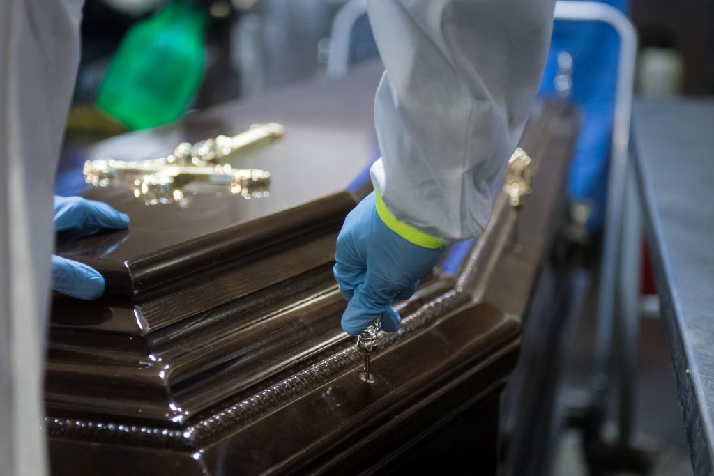 Doi tineri nevaccinați și fără comorbidități au murit de COVID