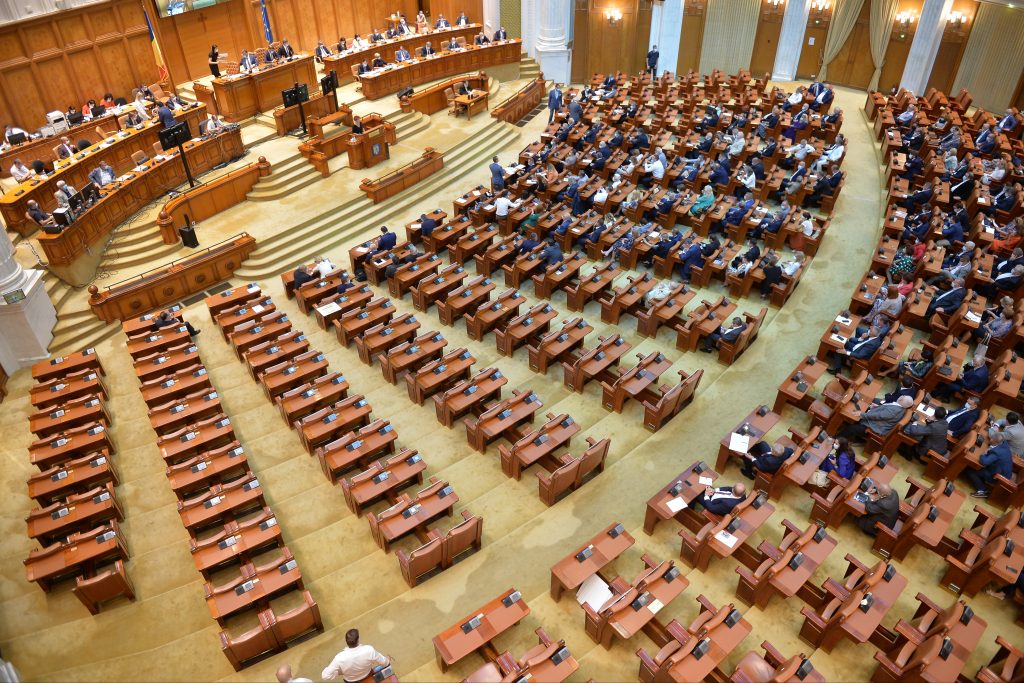 Încep negocierile între PNL, USR-PLUS și UDMR pentru formarea viitorului guvern