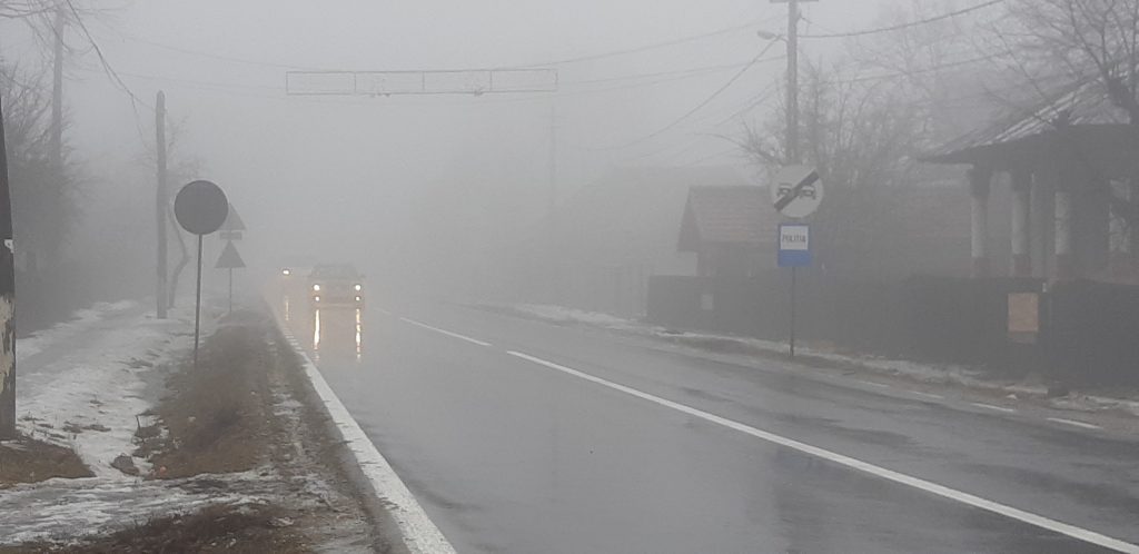 Cod galben de ceaţă sau vânt puternic, marți dimineaţa. Județele afectate