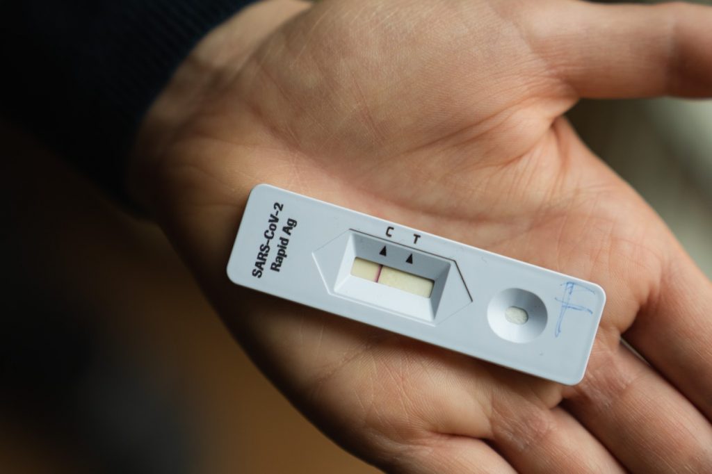Reacțiile medicilor după ce s-a anunțat că testele rapide vor fi numărate: „Vom fi mai aproape de numărul real de infectări“
