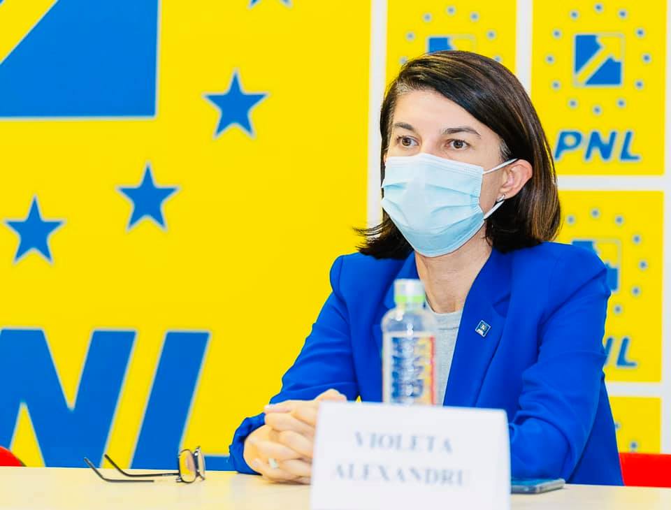 Al 16-lea parlamentar care iese din grupul PNL. Violeta Alexandru: E de neacceptat să discutăm cu PSD
