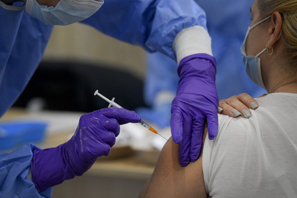 În ultimele 24 de ore au fost înregistrate 15 reacţii advese, iar numărul total raportat de la începutul campaniei de vaccinare a ajuns la 19.465.