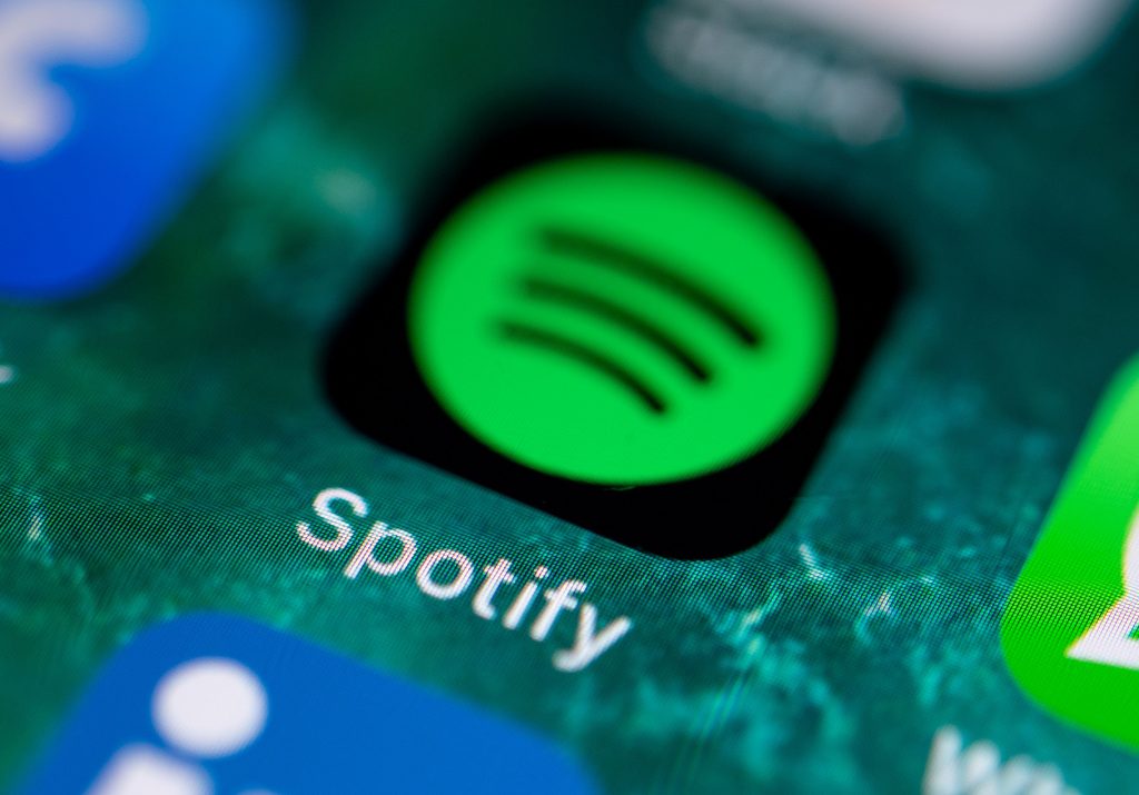 Spotify va publica reguli ale platformei pentru creatori. Joe Rogan răspunde deciziilor artiștilor