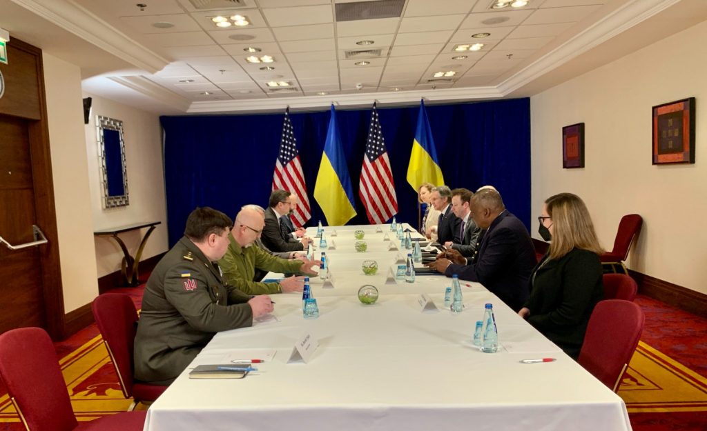 Biden se întâlnește cu oficiali ucraineni la Varșovia. Au avut loc discuții relaxate despre călătoria cu trenul