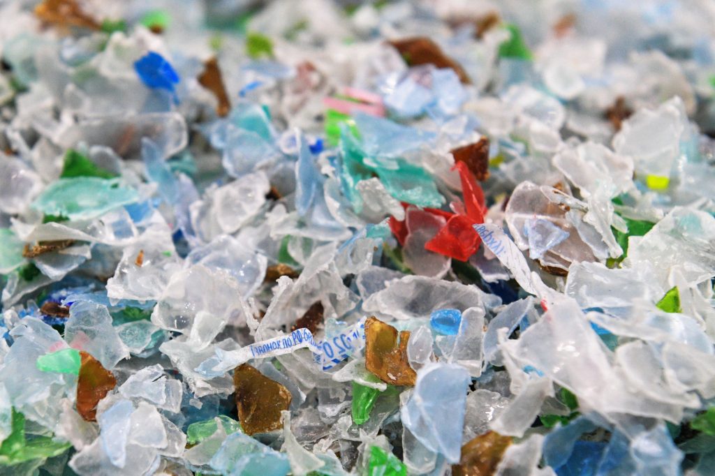 STUDIU. Microparticule de plastic au fost descoperite pentru prima dată în sânge