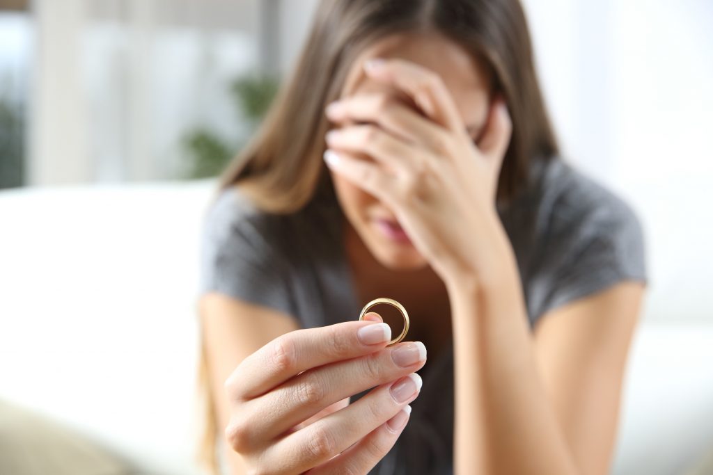 Mai puține căsătorii, mai multe divorțuri în 2020. Care sunt factorii care afectează relațiile de cuplu