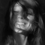 Ariana Grande a anunțat lansarea noului său album muzical, intitulat „Petal”. Când îl vei putea asculta