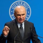 Legea care limitează cumulul pensiei speciale cu salariul de stat a primit undă verde. Ilie Bolojan: „Va ajunge la Parlament cu procedură de urgență. Rezolvăm o problemă care ţine de inechitate”