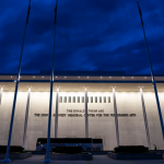 Trump reacționează dur după decizia judecătorului Christopher Cooper privind eliminarea numelui său de la Centrul Kennedy