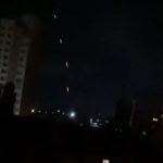 Rusia a atacat Kievul cu racheta balistică „Oreshnik” și cu drone, după ce Putin a ordonat Armatei ruse să pregătească un răspuns puternic la atacul din Luhansk, atribuit Ucrainei. Statele Unite l-au anunțat în prealabil pe Zelenski de atac