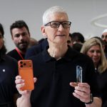Din criză de chip-uri, Apple face lobby la Administraţia Trump pentru a primi undă verde să cumpere cipuri de memorie de la CXMT, o companie chineză pe care Pentagonul a inclus-o pe o listă neagră