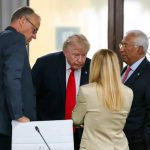 Trump spune din nou că Meloni i-a cerut „în repetate rânduri” o fotografie împreună și că „stă prost în Italia la capitolul popularitate”. Meloni: „Vă sugerez să vă concentrați asupra propriei popularități”