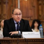 Ministrul Educației, Mihai Dimian, a „identificat” problema Educației din România: Nota 5 acordată din milă. Cristian Tănase, profesor: „La cum e sistemul la noi, n-o să mai vrea nimeni să fie profesor”