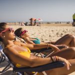 Rușinea de a merge la plajă poartă un nume: „Beach-timidation”. Cum explică psihologii acest fenomen în 2026