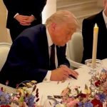 BREAKING. Trump și Pezeshkian au semnat oficial Memorandumul de Înțelegere dintre SUA și Iran. Strâmtoarea Ormuz trebuie redeschisă imediat, anunță Premierul Pakistanului