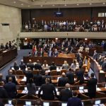 Knesset-ul este autodizolvat înaintea alegerilor din octombrie. Finalizarea mandatului de patru ani este un eveniment rar în istoria Israelului