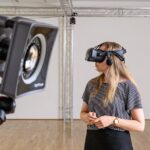 Un instrument VR te pune față în față cu versiunea ta din viitor. Te poate ajuta să iei decizii mai bune?