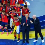 Donald Trump se strecoară în fotografia Spaniei, câștigătoarea Cupei Mondiale