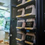 Computerul care folosește neuroni umani vii funcționează deja în Singapore. CL1 combină celule biologice și cipuri pentru cercetări în A.I., medicină și robotică