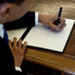Astăzi este Ziua Internațională a Stângacilor. Ce impact are mâna dominantă asupra felului în care gândim și interacționăm? Leonardo da Vinci, Napoleon Bonaparte și Marie Curie erau stângaci