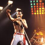 Geaca purtată de Freddie Mercury în timpul ultimei sale apariții live în care a cântat a fost vândută la licitație pentru 85.000 de lire sterline