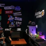 Un bar din Beijing îți oferă „A.I. la pahar”. Comanzi o băutură și primești acces nelimitat la un agent care te ajută să programezi