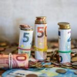 Câți bani pierzi din frică? Europenii ar fi putut avea o avere cu până la 2,79 trilioane de euro mai mare dacă investeau o parte din banii ținuți în depozite