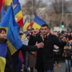 10.000 de lei amendă pentru oficialii care nu sărută steagul României de Ziua Drapelului. Ce prevederi noi aduce un proiect de lege AUR, susținut de PSD și PNL