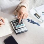 Economia României este aproape stagnantă, iar presiunea se vede și în venituri. Salariul real scade cu 6,3%, în timp ce numărul locurilor de muncă vacante se reduce cu aproape 5.000