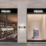 De ce marile branduri de lux te invită și la masă? Prada și Dior transformă magazinele în experiențe pentru clienți